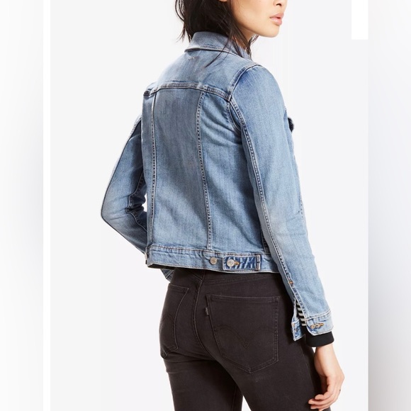 LEVI'S Original Trucker Denim Jacket In Throw Elbows - Picture 2 of 7